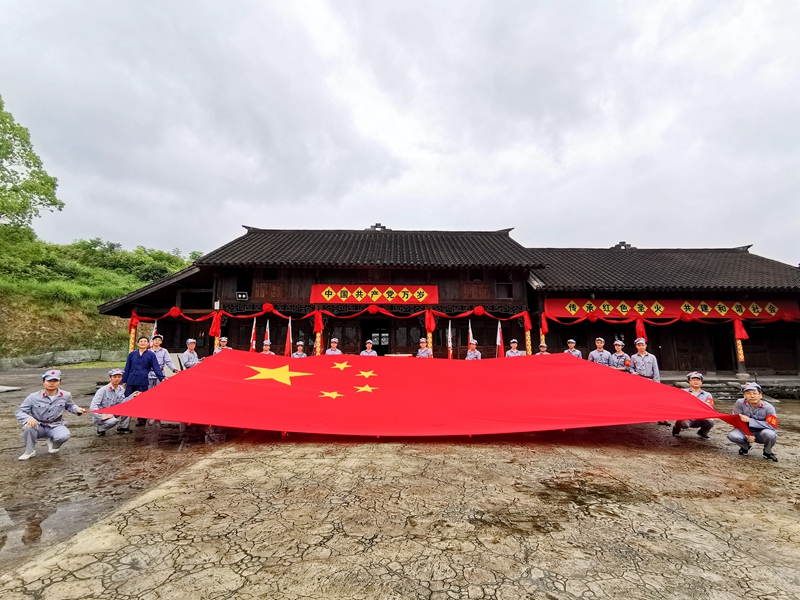 集團(tuán)第一、第三支部聯(lián)合開展“訪故居 學(xué)黨史 踏征程”主題黨日活動(dòng)
