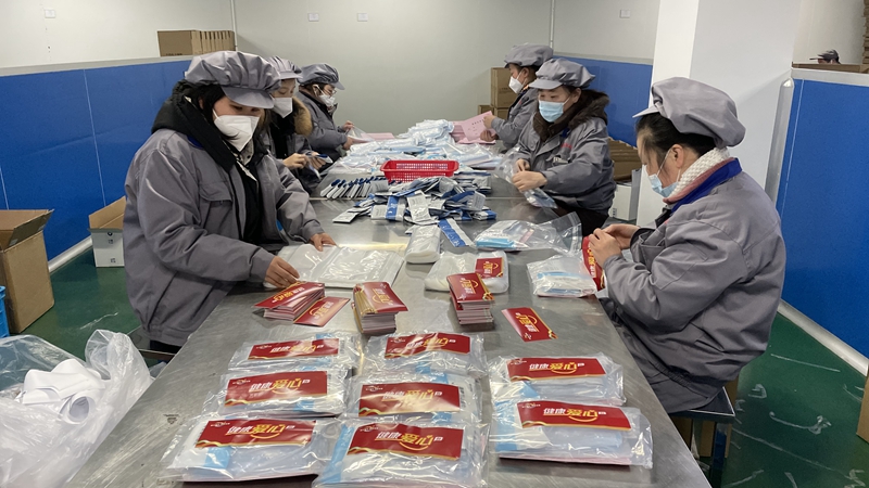 放棄假期 開(kāi)足馬力！華通醫(yī)藥趕制19萬(wàn)份“健康愛(ài)心包”全力支持防疫保障