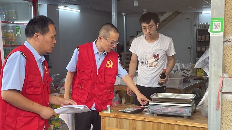 浦江農(nóng)批市場(chǎng)開展“亮出黨員身份，引領(lǐng)誠信經(jīng)營”主題黨日活動(dòng)